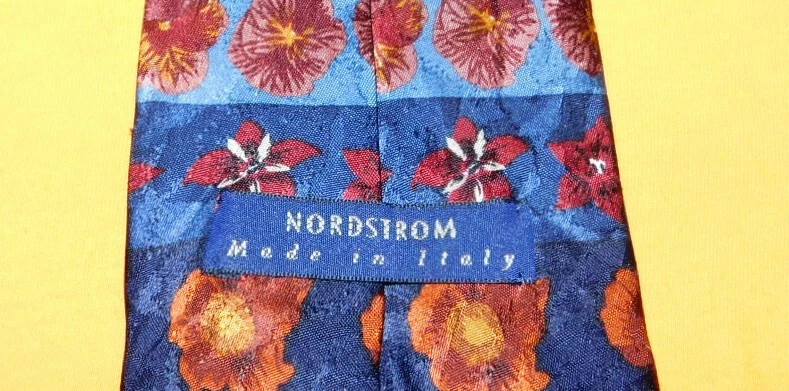 NORDSTROM FEITO NA ITÁLIA GRAVATA FLORAL AZUL/VERMELHO/AMARELO - GRAVATAS DE PESCOÇO - GRAVATAS DE DESIGNER. - Imagem 3 de 3