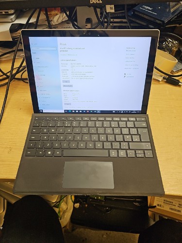 Microsoft Surface Pro 4, i5-6300U CPU 2.4GHz, 8GB RAM, 256GB SSD with keyboard - Picture 7 of 16