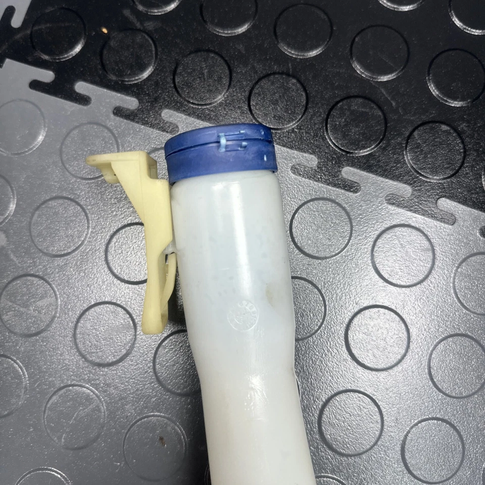 2014–2017 FIAT 500L WASHER TANK - Image 4 of 4