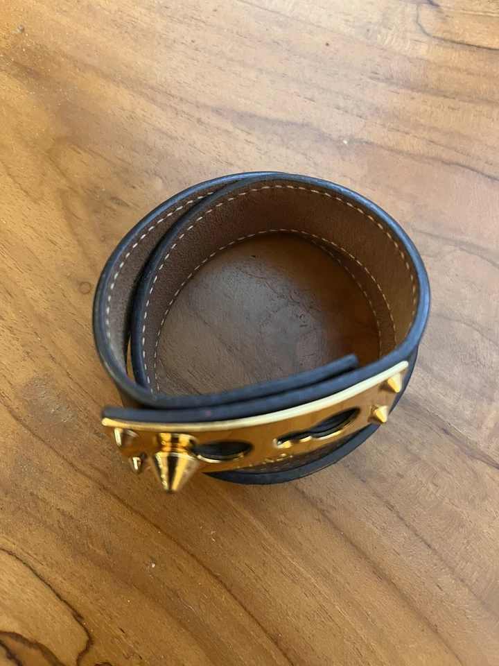 Pulsera Fendi Doble Envoltura Cuero Negro Placa Dorada - Muñeca 6 1/2 Pulgadas Foto 3 de 4