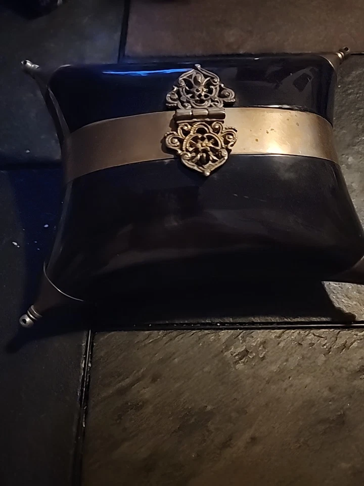 Cartera de almohada vintage de cuerno y latón de los años 30 Art Deco interior de terciopelo duro cuadrada Foto 2 de 4