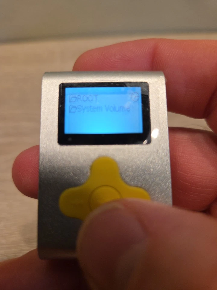 ECLIPSE By J lab Fit Clip 4GB MP3 Player (Silver/Yellow) W/Clip Workout Music - Image 3 of 4