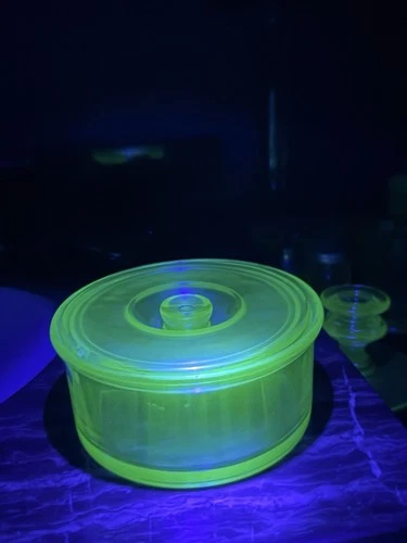 Hazel Atlas Green Uranium Round Glass Lidded Refrigerator Dish 6"×3" **READ