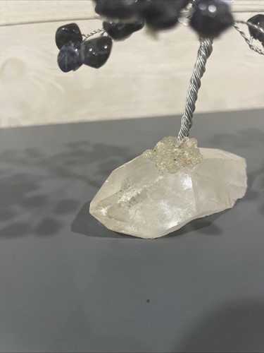 Natürlicher Sodalith Stein Baumschmuck auf Quarzsockel. Aus Zentralbrasilien - Bild 4 von 6