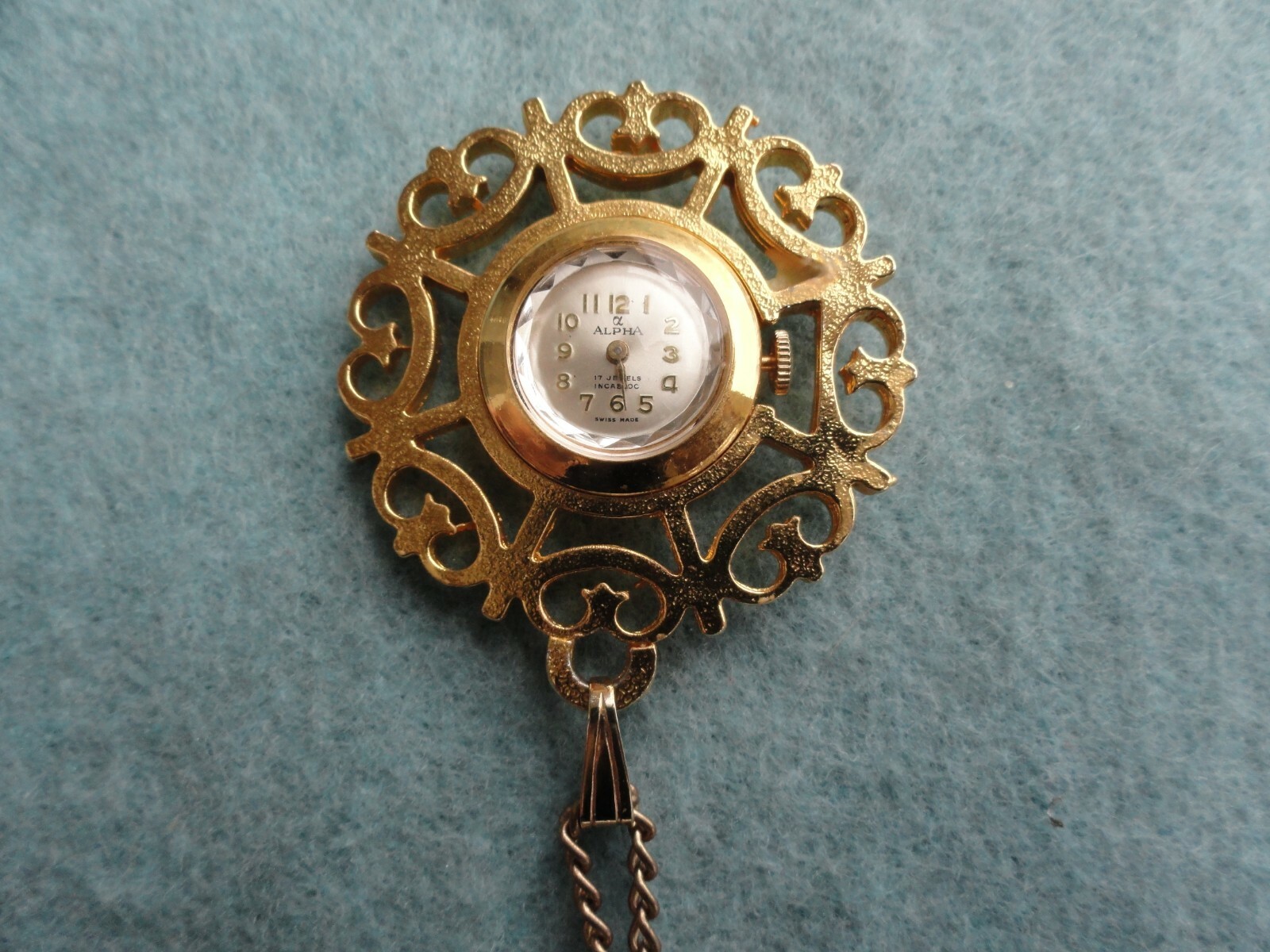 Swiss Made Alpha 17 Jewels Incabloc Mechanical Wind Up Necklace Pendant