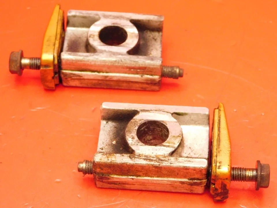 BLOQUES AJUSTADORES DE CADENA DUCATI 750 SPORT IE Foto 4 de 4