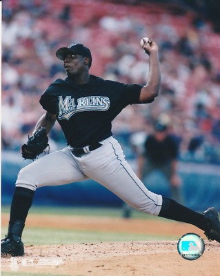 DONTRELLE WILLIS FLORIDA MARLINS 8X10 LICENSED PHOTO