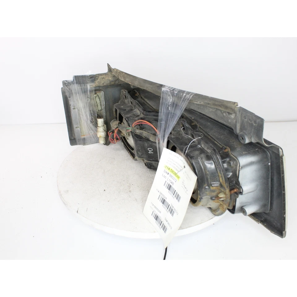 1985 Toyota Van правой фары номер детали - 114-58055AR - Изображение 3 из 4