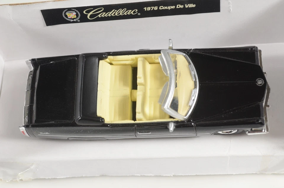 K-Line Kruisers 1/43 1976 Cadillac Coupe De Ville Convertible - K-94894 - Image 3 of 4
