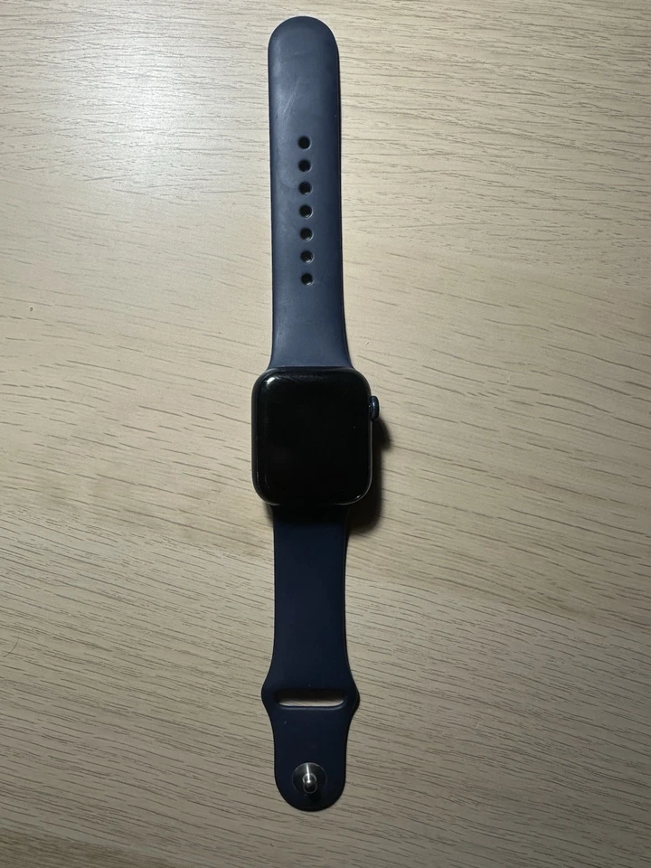 Apple Watch Series 6, photo 1 of 3