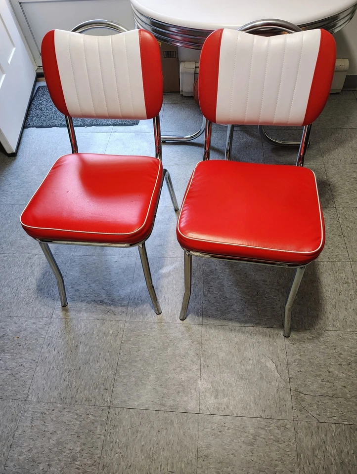 50's Style Table And 2 Chairs - Image 2 of 2