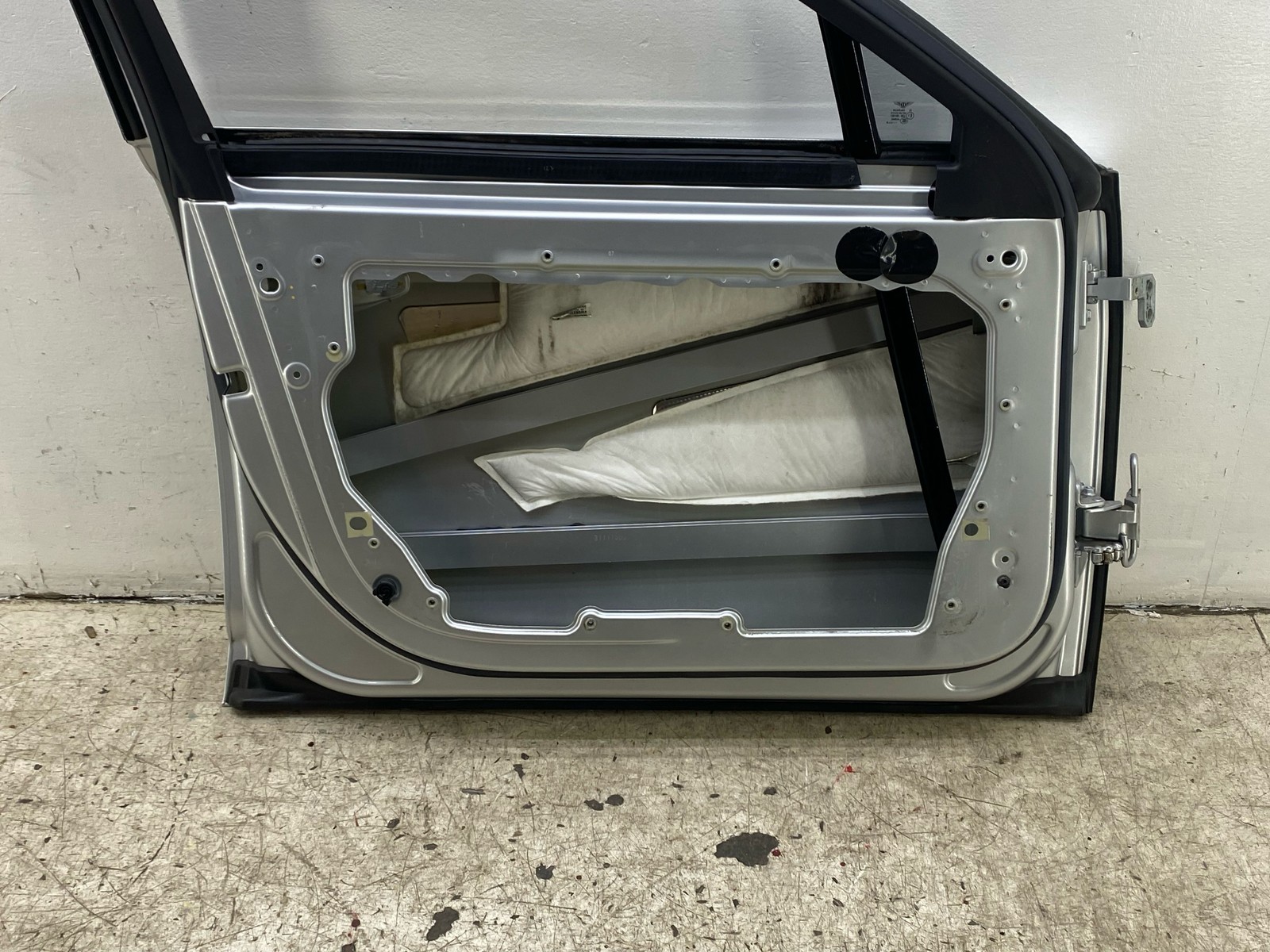 2014-2019 BENTLEY FLYING SPUR FRONT LEFT DOOR SHELL SILVER FROST METALLIC(6770)