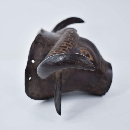 Máscara de búfalo Tabwa Kiyunde Congo - Imagen 8 de 13