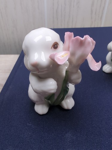 Kevins Gift Shoppe Ceramic Bunny Rabbits with Flowers Salt and Pepper Shakers - Picture 4 of 5