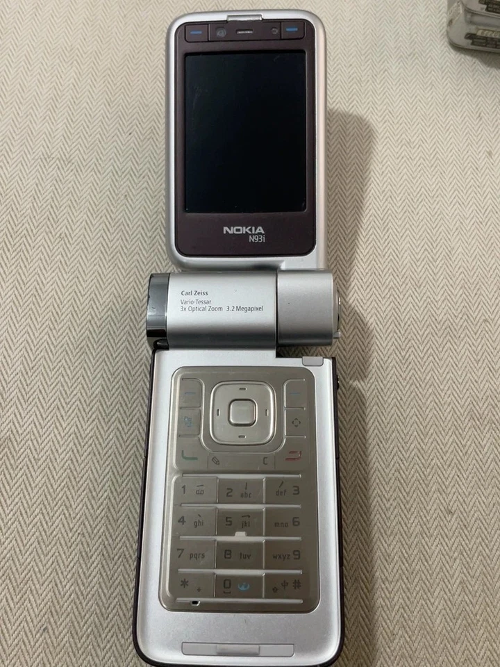 90% N ew Nokia N93i Unlocked 3G Symbian OS mobile phone - Image 3 of 4