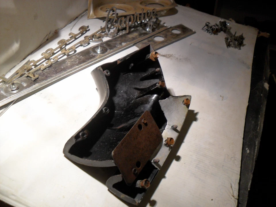 Oldsmobile Starfire 1962, Holliday Dunamic 88-98 R.H. extensión guardabarros delantero Foto 3 de 4