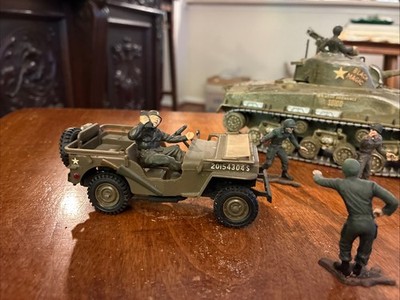 Junkyard Lot Built Plastic Models, Sherman Tank, Jeep & Figures, Est 1/35