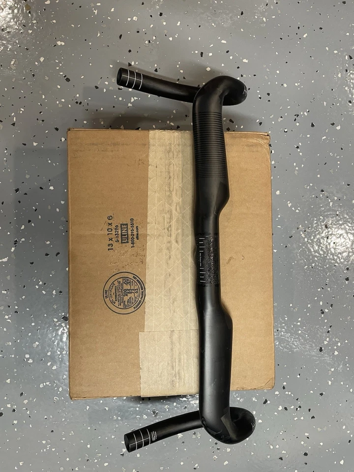 Manillar Cervelo AB09 Acampanado Aero Carretera/Grava Carbono. 44cm. Tirador de bicicleta nuevo. Foto 2 de 2