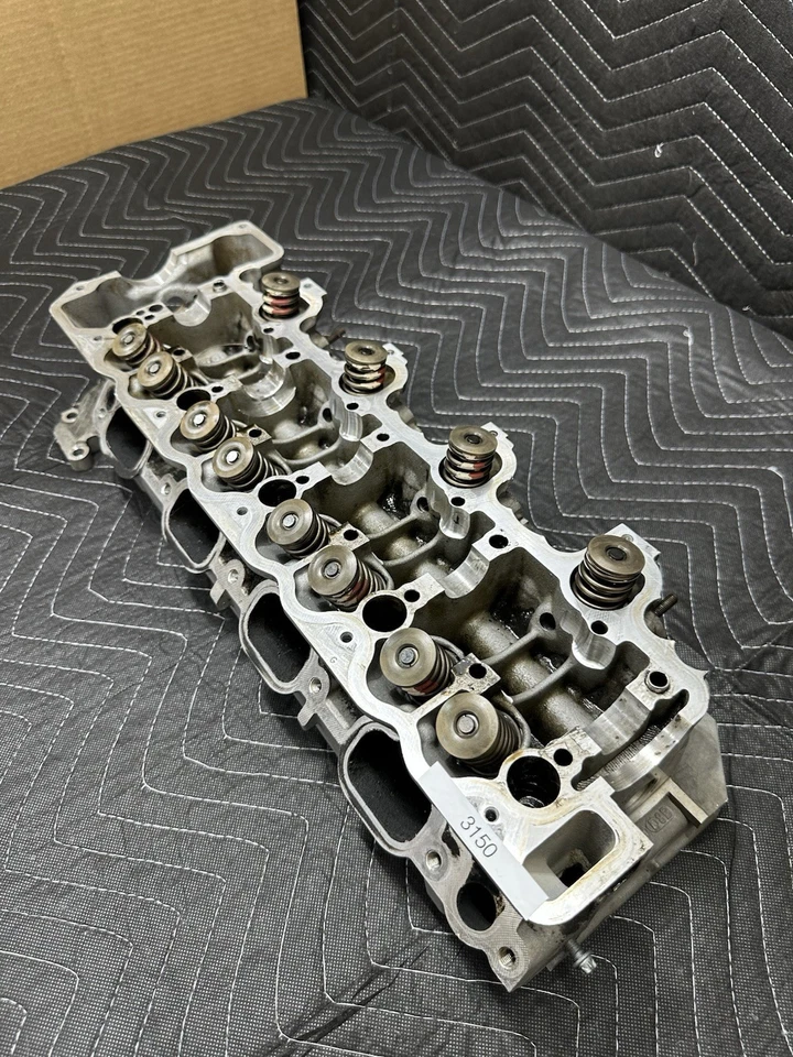 2005 Mercedes C55 AMG 5.5L Right Cylinder Head R 113 016 17 01 OEM 190K Miles Foto 2 de 4