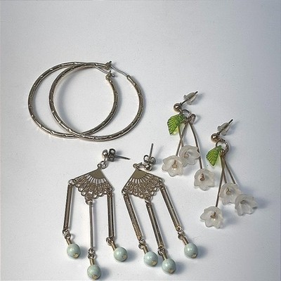 Earring Set Gold Tone Hoops Lily of the Valley Floral Fan Chandelier Blue Bead