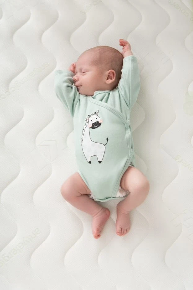 Award Winning Baby Mini Space Saver Cot WAFFI + High Quality Bamboo Mattress - Image 4 of 4