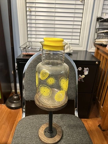 Vtg. Pyrex Lemon Pitcher/Carafe with Lid 2 Quart Model 3520