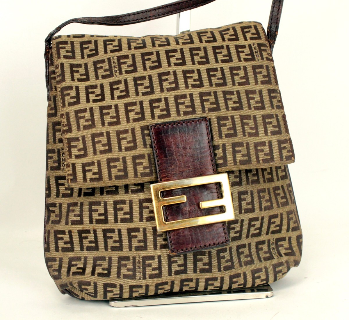 バッグ Fendi Brown Zucca charm Shoulder Bag Fendi Brown Zucca charm Shoulder Bag
