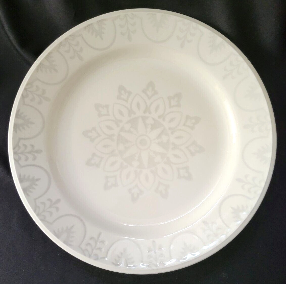 Set of 2 White Gray Star Medallion Dinner Plates 10.6 Inch