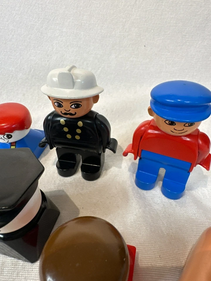 Vintage Duplo Vintage Figures & Pig Lot Animal People Building Toys - Image 3 of 4