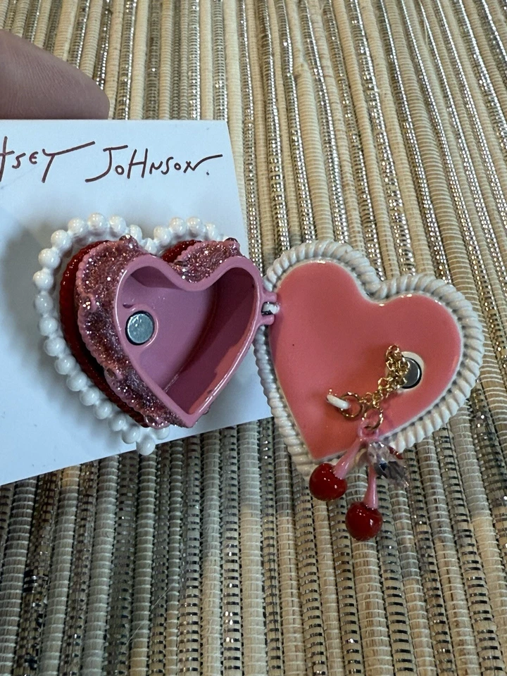 Anillo Ajustable Corazón Pastel Betsey Johnson “Baby” (Con Apertura Secreta) Foto 4 de 4