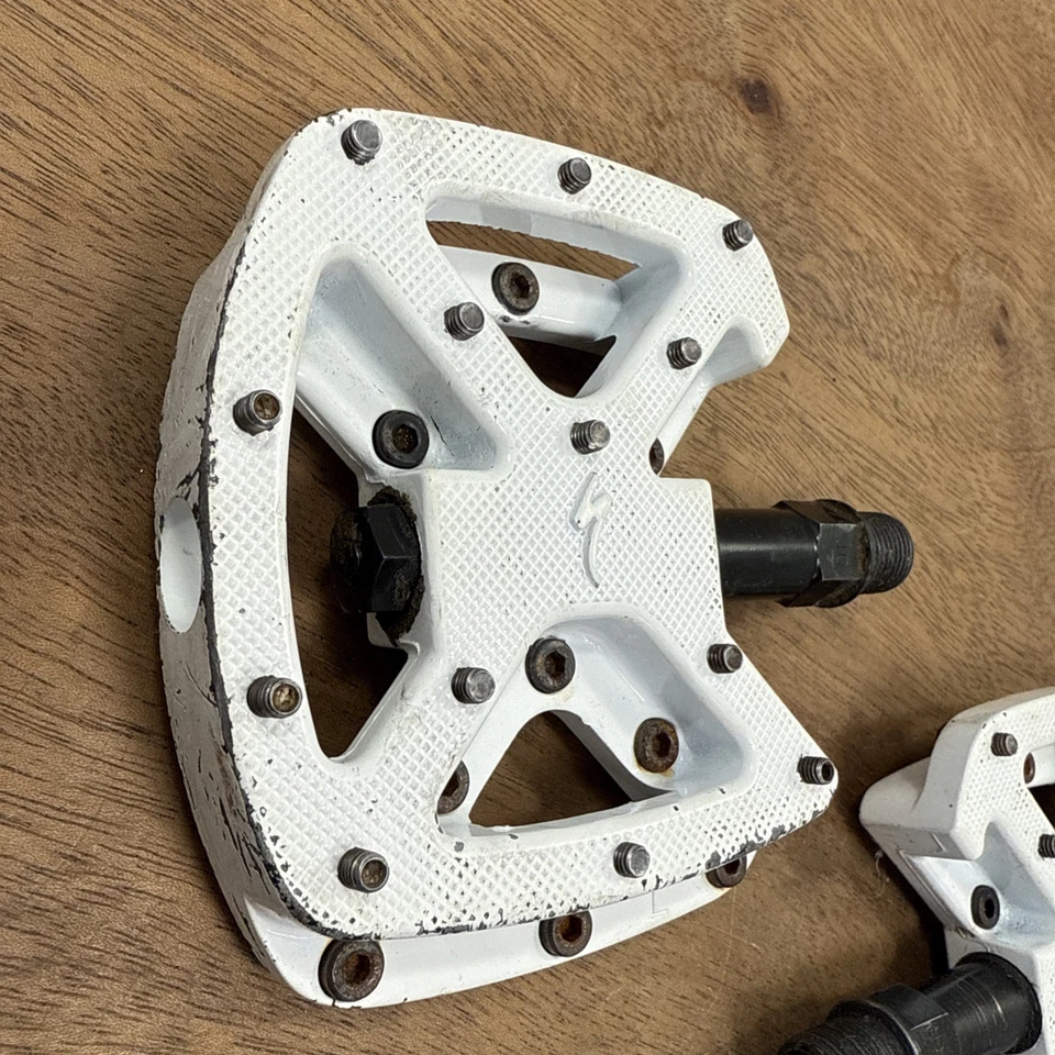 Pedales de plataforma Specialized Lo Pro Mag II magnesio MTB planos 9/16” blanco Foto 2 de 4