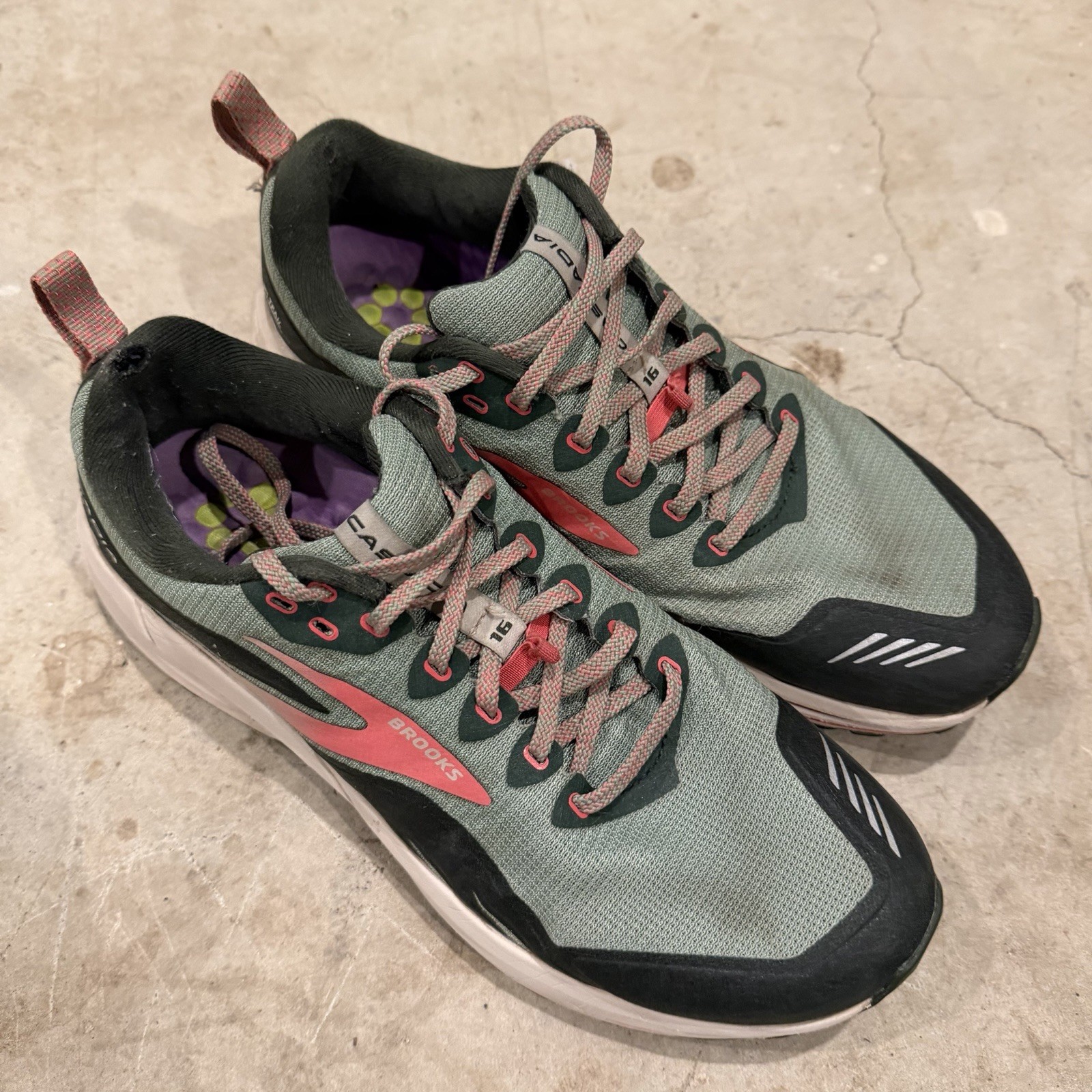 Brooks Cascadia 16 Green Trail Outdoor Hiking Shoes 1203631B394 Womens Size 10.5