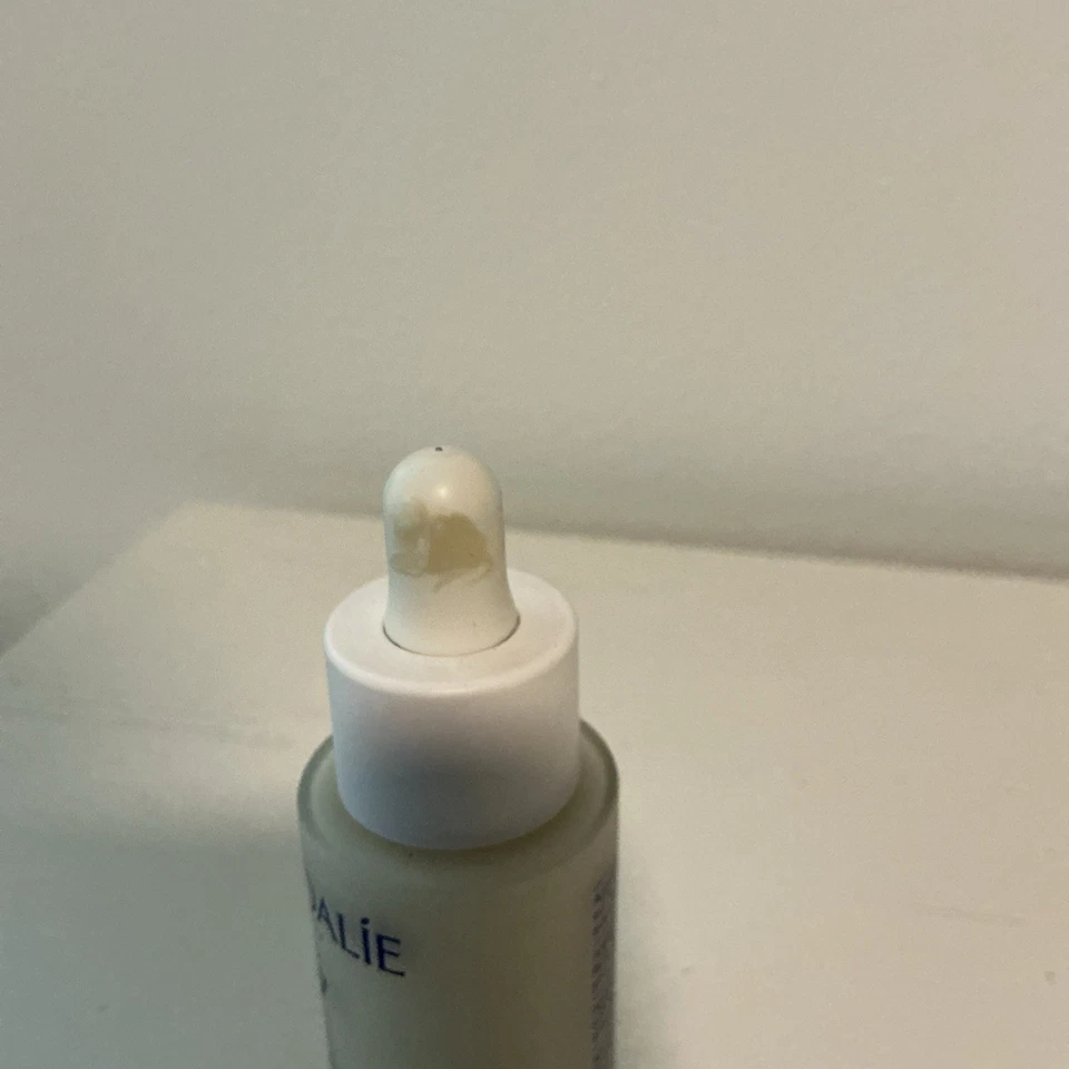 Suero iluminador de manchas oscuras Caudalie Vinoperfect 30 ml/1 fl oz - nuevo sin caja Foto 2 de 4