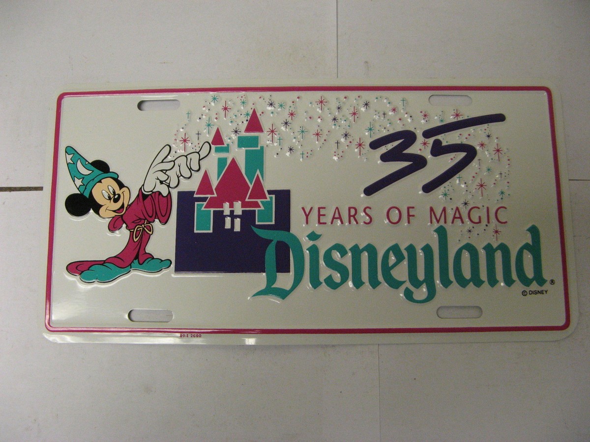 Disneyland 35 Years of Magic記念ライセンスプレート 35 Years of Magic Disneyland Booster License Plate Front