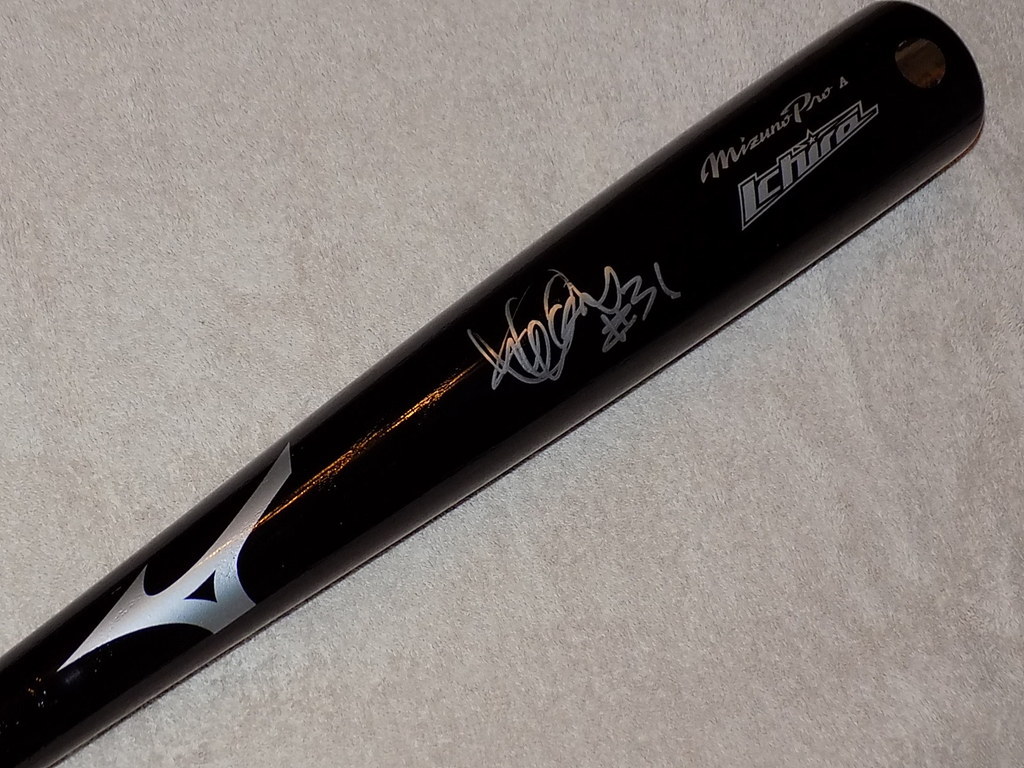 Ichiro Suzuki Mizuno Signed Game Bat 2014 New York Yankees