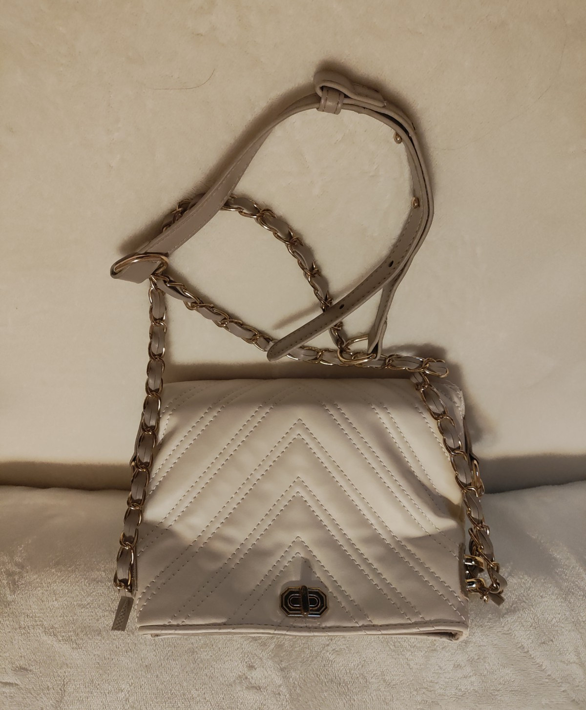 Women’s Small Beige Quilted Crossbody Bag Chain Strap Turn Lock Detachable Gold