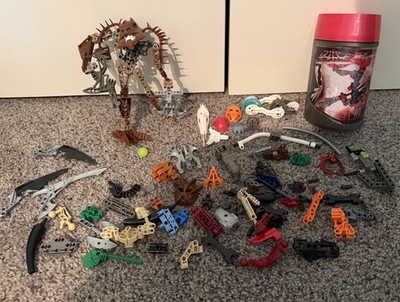 LEGO Bionicle 8904 Piraka AVAK Figure (Nearly Complete) + Bioncile Piece Lot!