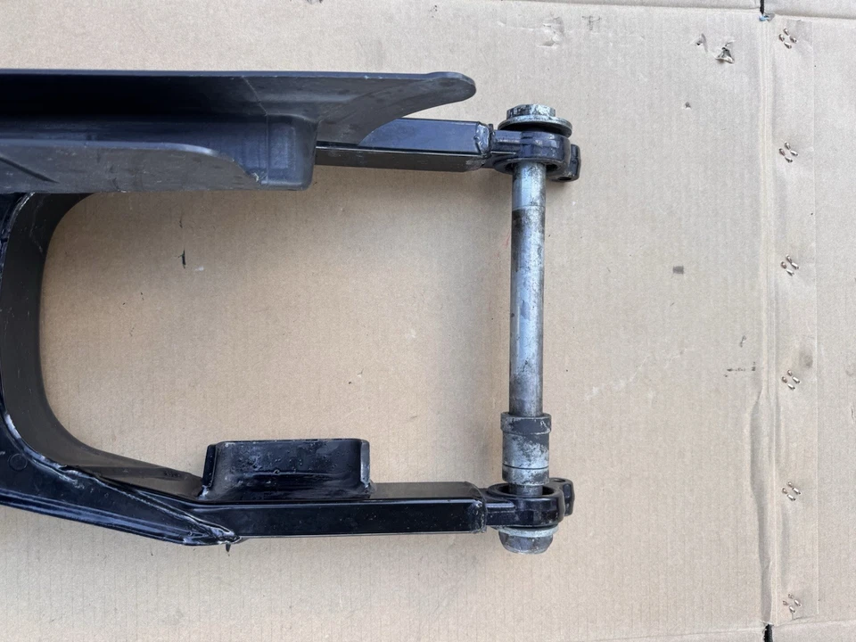 2007 Harley Davidson Road Glide FLTR Rear/Back Fork/Swingarm Assembly OEM - Image 4 of 4