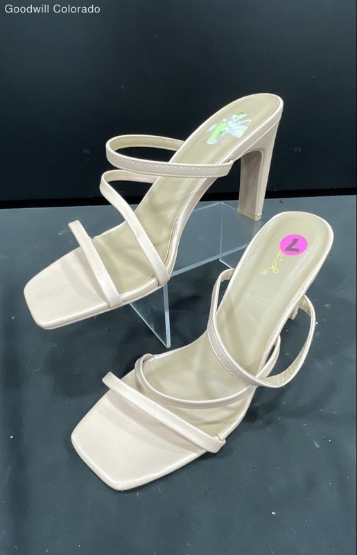 Qupid Womens Pink Open Toe Slip-On Classic Block Strappy Heels Size 7