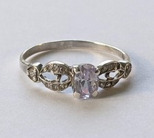 Vintage ring sterling silver 925 Size 7 Weight 1.26 g. Purple gem.