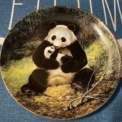 The Panda Plate 1st Issue Last of Their Kind Endangered Species 1988 W L George