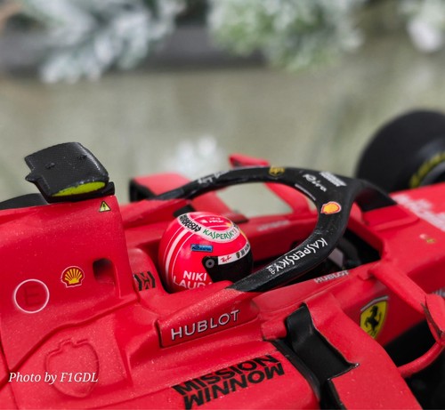 Ferrari SF90 Sebastian Vettel Tribute to Niki Lauda Bburago Esc 1/18 - Picture 6 of 13
