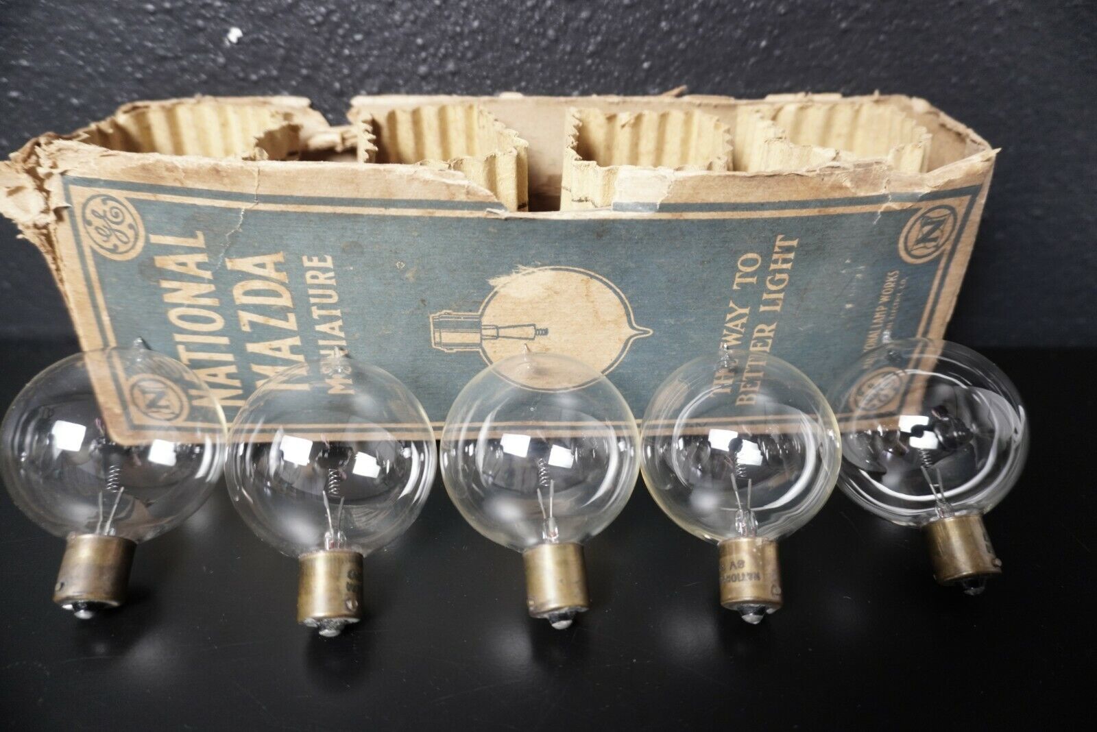 ANTIQUE LAMP LIGHT BULB NATIONAL MAZDA AUTO 8V 3.5A 1180 TIPPED BAYONET 