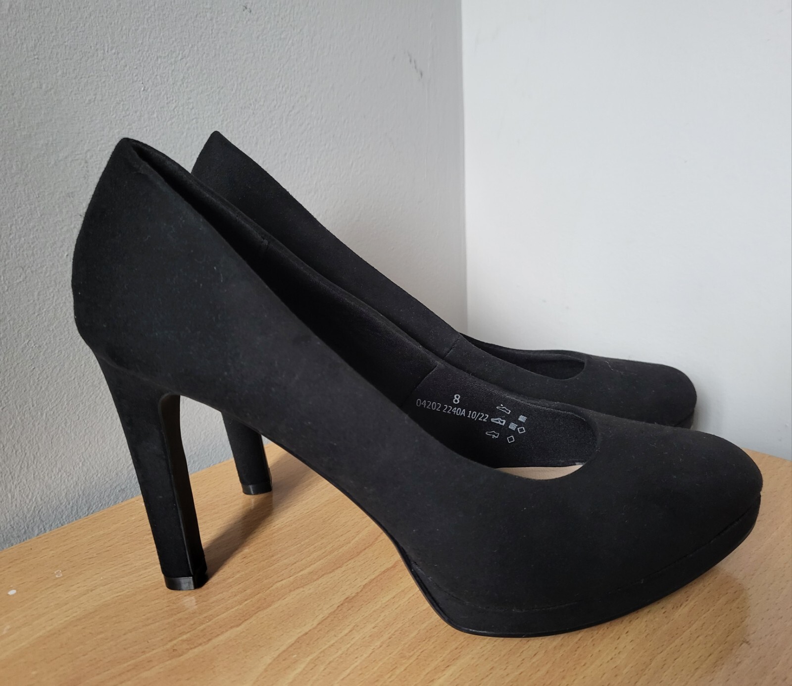 Bn Marks And Spencer Black Suede Heels Size 7.5 image 2