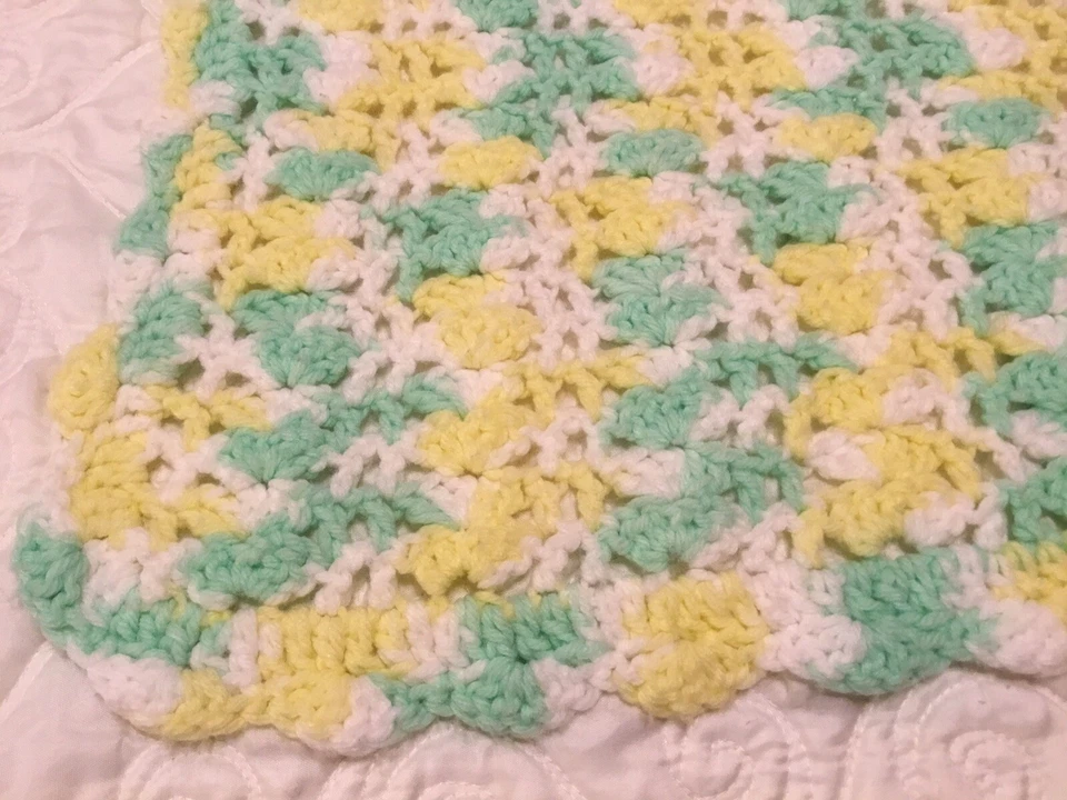 手工钩针婴儿毯沙发扔阿富汗尺寸 56X27 黄色绿色 — 第 2/4 张图片