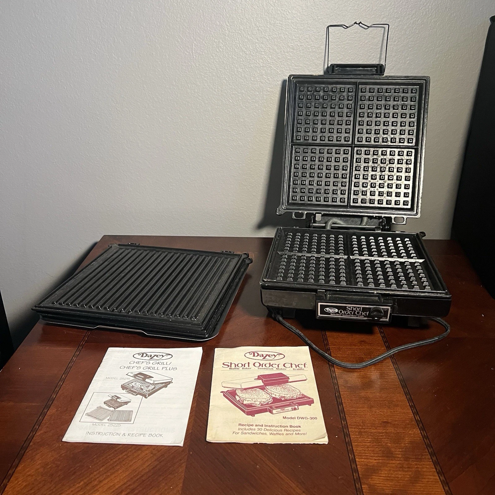 Dazey Short Order Chef Waffle Maker Iron Panini Press White VG+ Cond WORKS