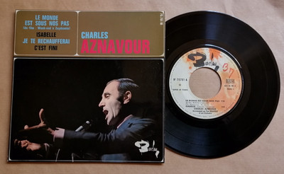 CHARLES AZNAVOUR: Die Welt ist unter unseren Schritten 7'' EP aus dem Film Weekend A Zuydcoote
