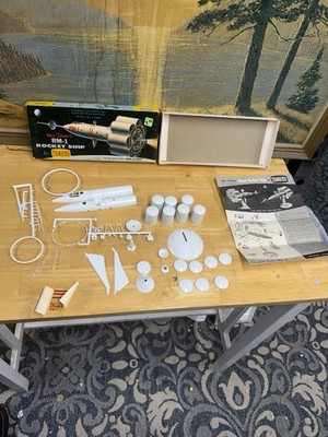 1955 WALT DISNEY'S STROMBECKER RM-1 ROCKET SHIP MODEL KIT D34-100, Man In Space