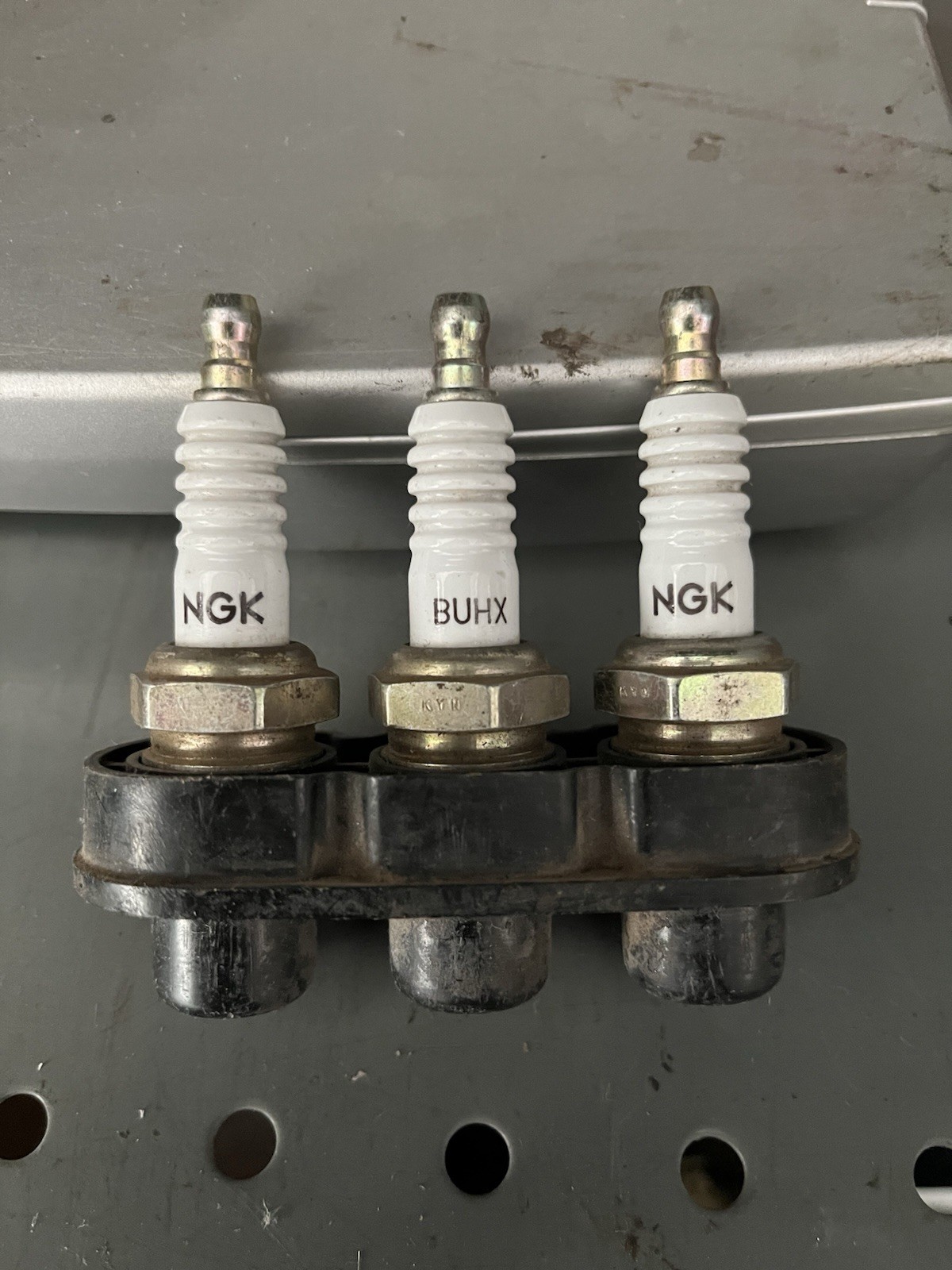 Kawasaki H2 750 H1 500 S3 400 S2 350 S1 250 Triple Spark Plug Holder w NGK BUHX