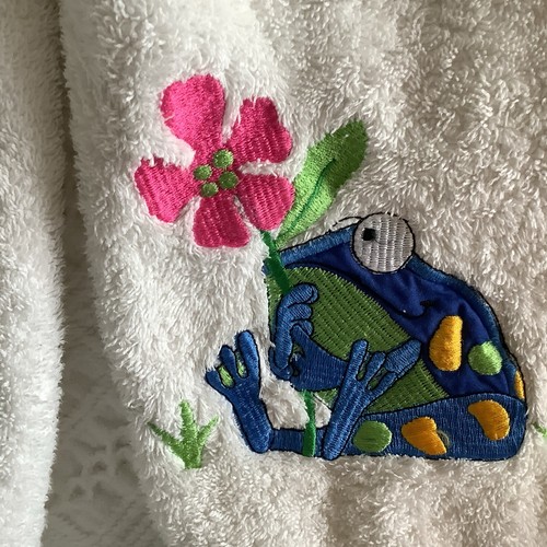 2-SATURDAY KNIGHT EMBROIDERED FROG Bath Towels 24x44 - Picture 3 of 6